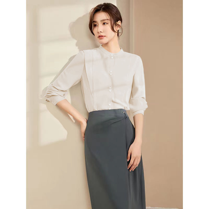Chic office maxi skirt with pointed flats